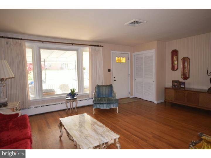 631 Kennerly Road Springfield, PA 19064 - Photo 6 of 25 Living Room
