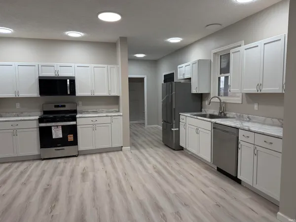 $850,000 | 65940 Highway 33, Goshen, IN 46528