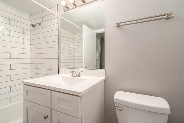 $1,995 | 315 Kimbell Avenue, Unit 1, Elmhurst, IL 60126