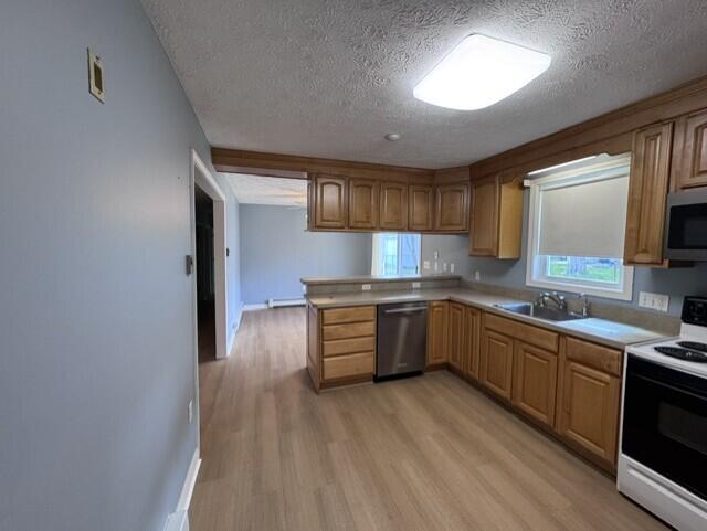 27 Coolidge Avenue Saco, ME 04072 - Photo 7 of 22 Kitchen