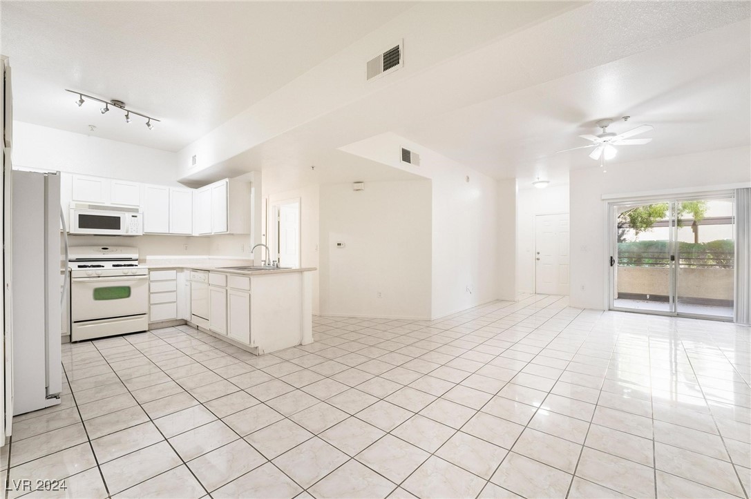 2291 West Horizon Ridge Parkway, Unit 5129 Henderson, NV 89052 - Photo 8 of 34