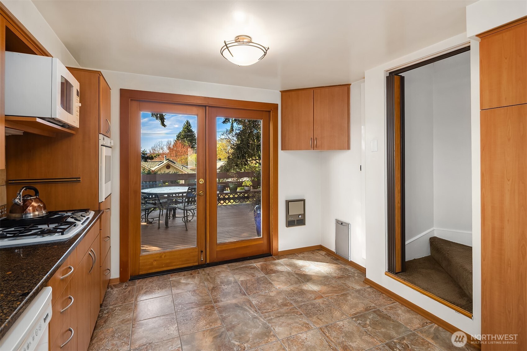 3955 Phinney Avenue North Seattle, WA 98103 - Photo 14 of 32