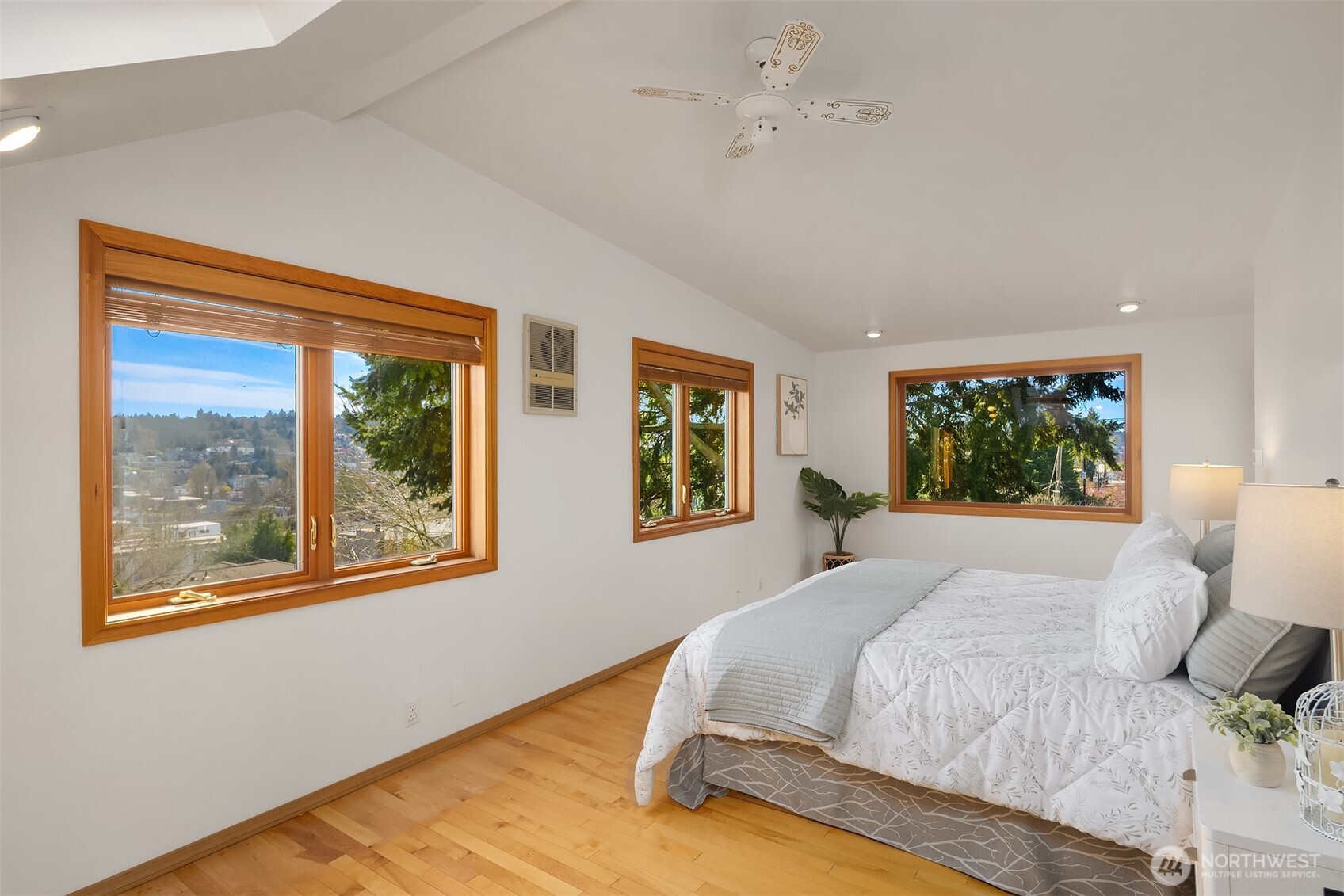 3955 Phinney Avenue North Seattle, WA 98103 - Photo 19 of 32