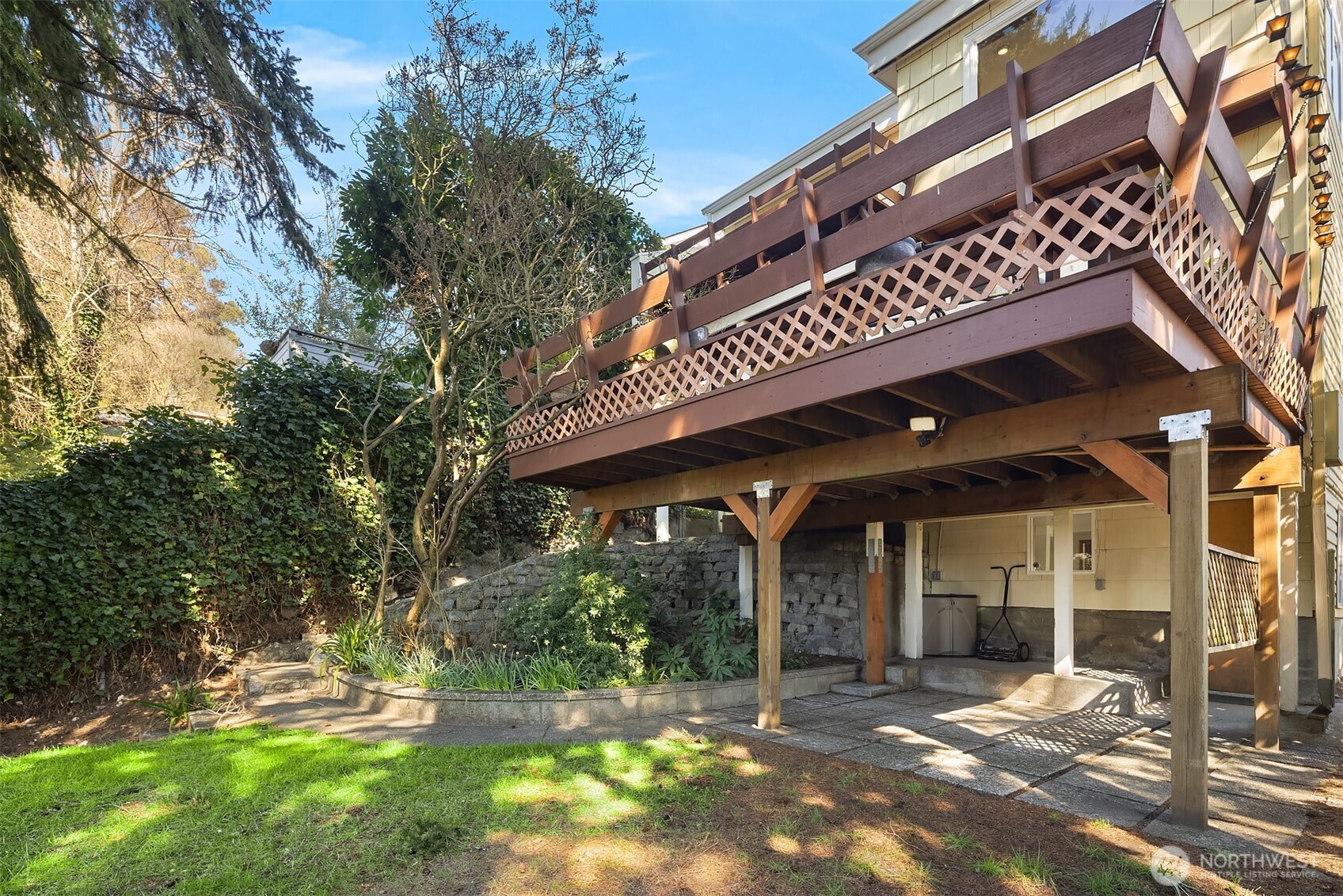 3955 Phinney Avenue North Seattle, WA 98103 - Photo 26 of 32