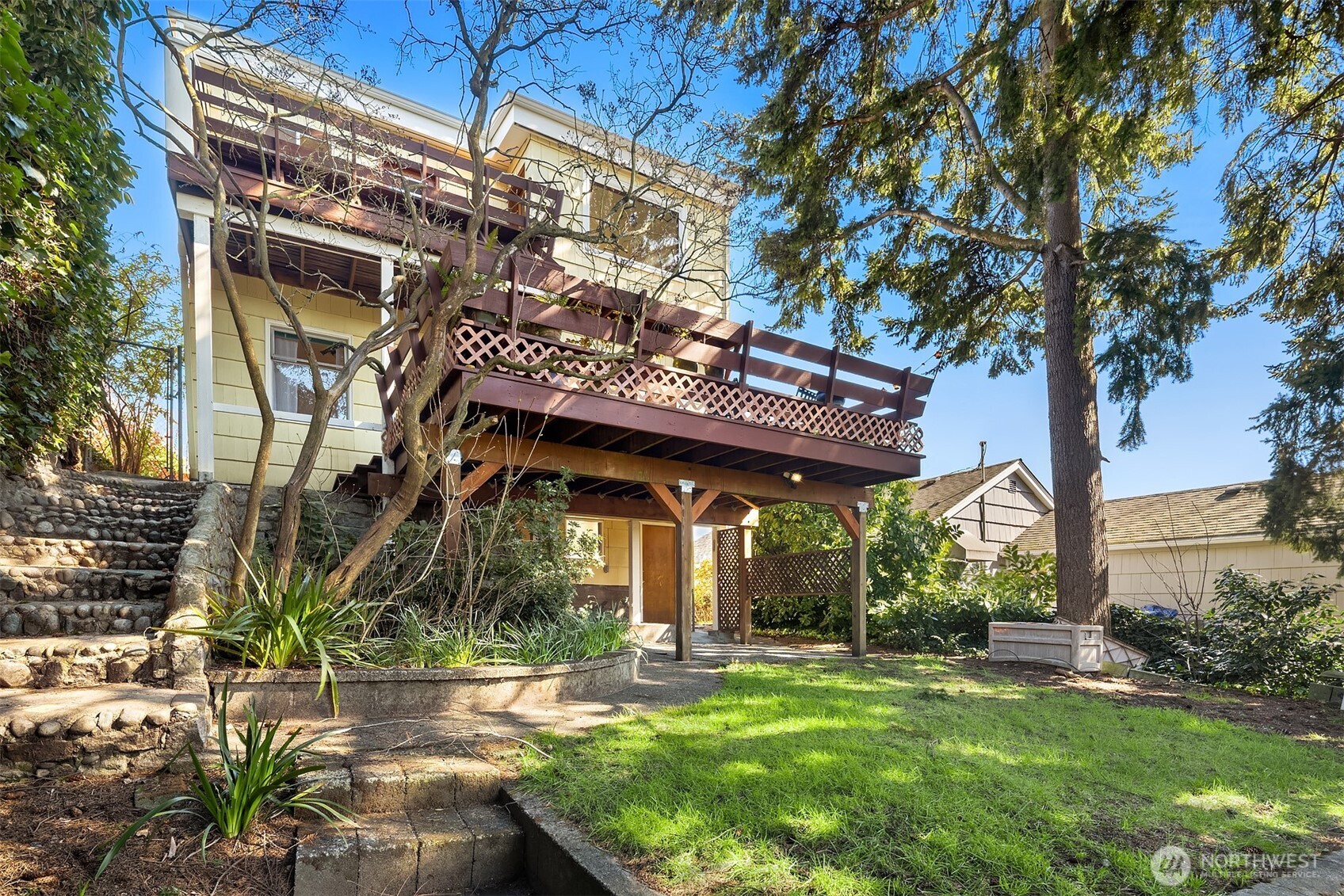 3955 Phinney Avenue North Seattle, WA 98103 - Photo 27 of 32