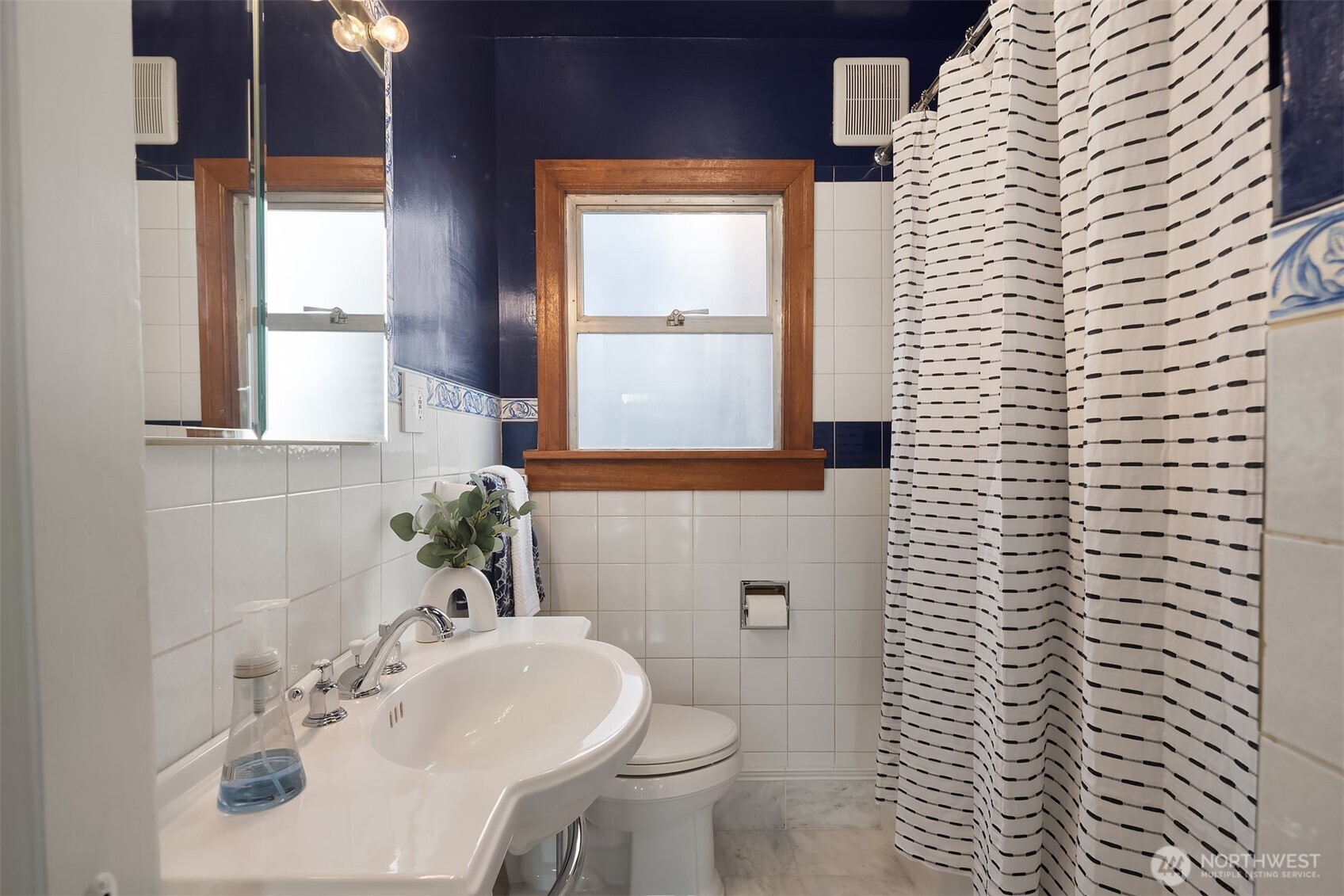 3955 Phinney Avenue North Seattle, WA 98103 - Photo 29 of 32