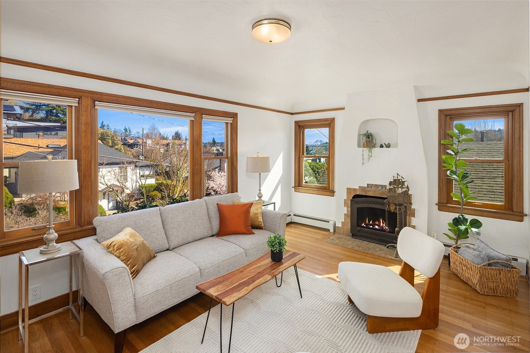 3955 Phinney Avenue North Seattle, WA 98103 - Photo 3 of 32