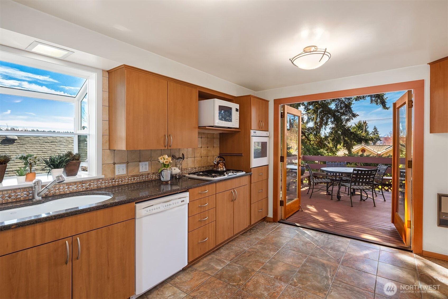 3955 Phinney Avenue North Seattle, WA 98103 - Photo 10 of 32