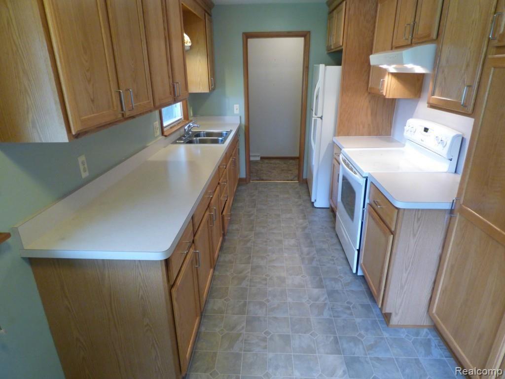 4376 Pleasant Valley Road Brighton, MI 48114 - Photo 8 of 30 Gallery Image 8