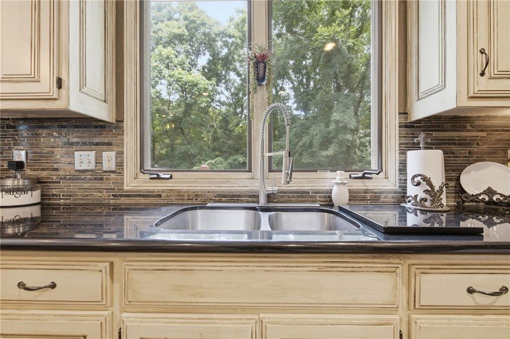 5710 Pflumm Road Shawnee, KS 66216 - Photo 16 of 55