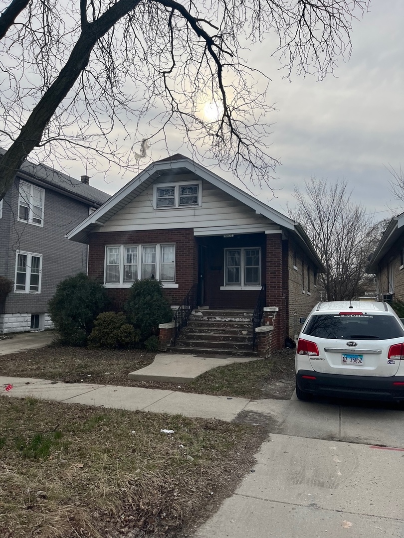a car parked in front of a house