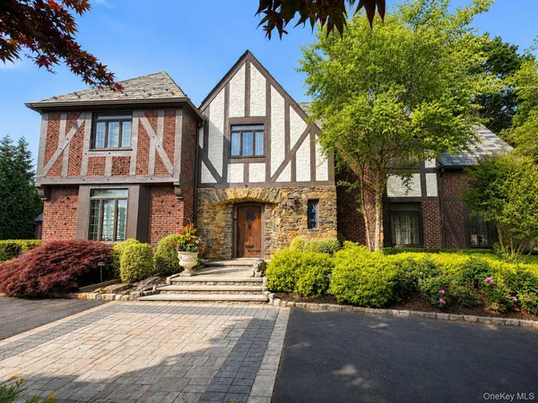 $3,099,000 | 76 Wood Lane, Woodmere, NY 11598