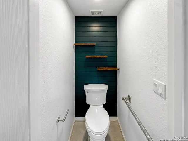 a bathroom with a toilet