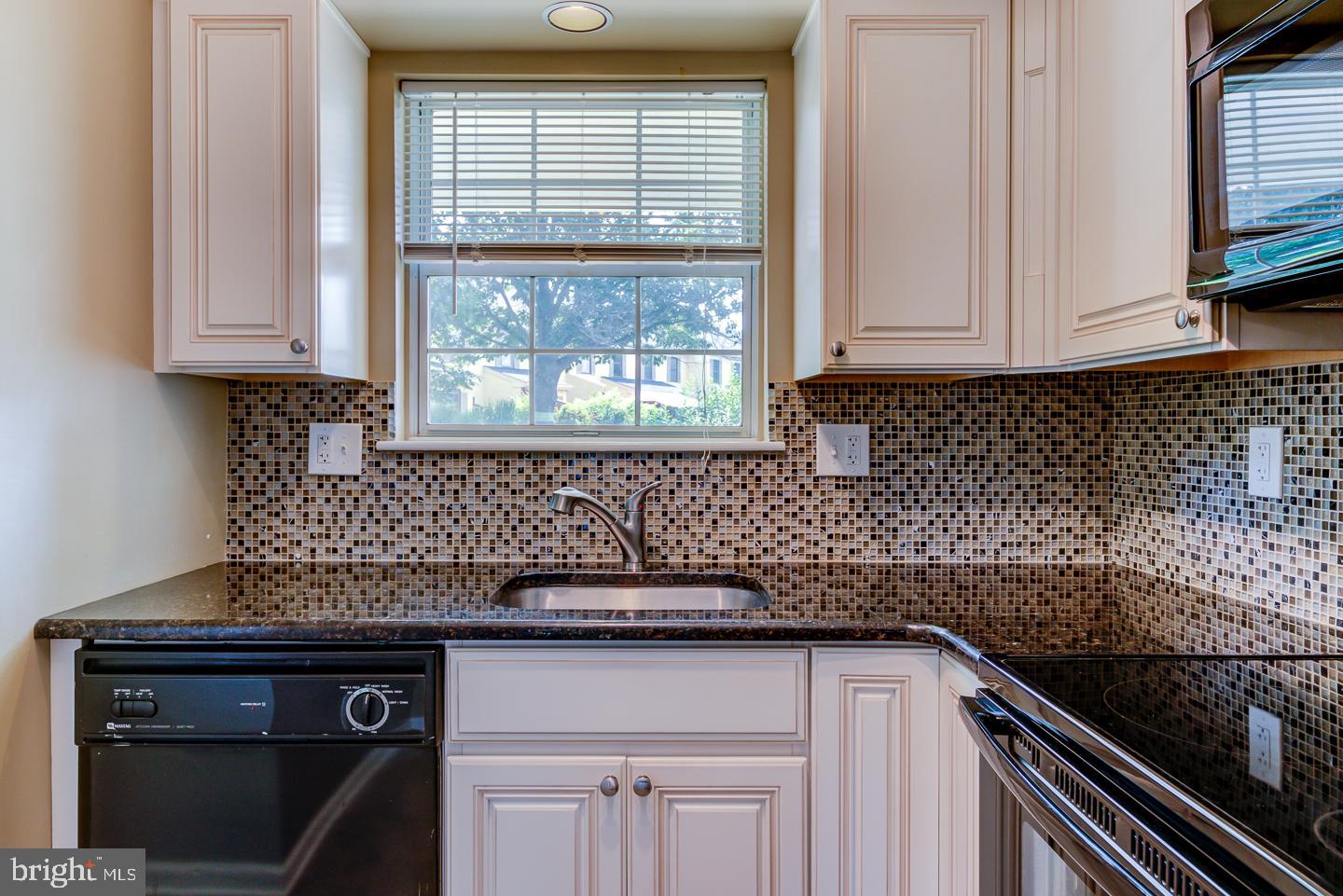 331 McIntosh Road West Chester, PA 19382 - Photo 9 of 26 Stylish tile backsplash