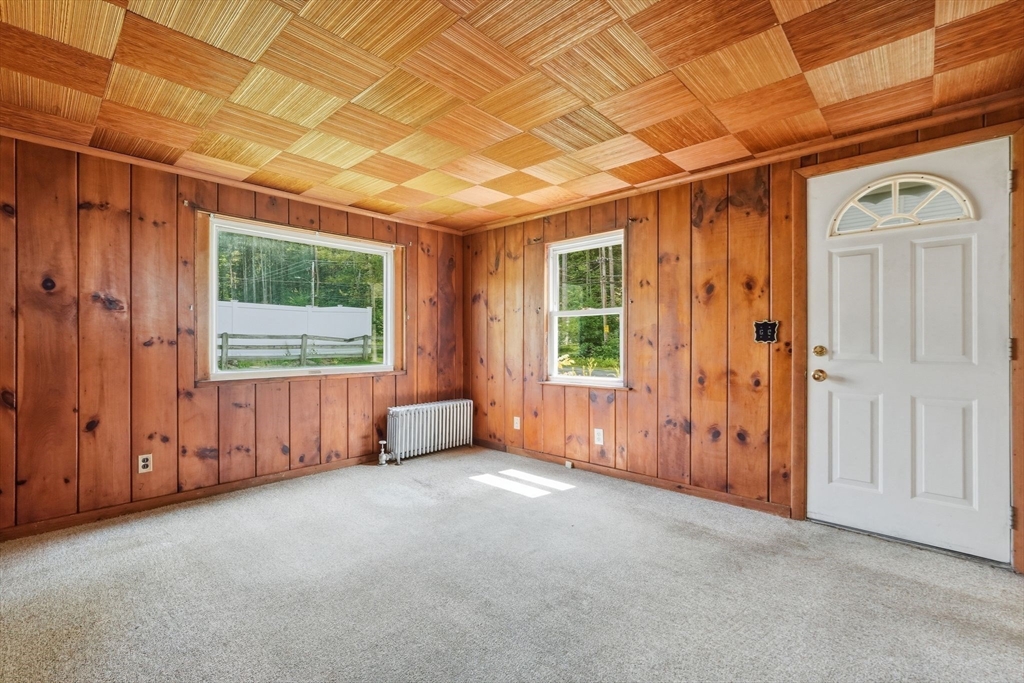 289 Southampton Road Holyoke, MA 01040 - Photo 7 of 32 Gallery Image 7