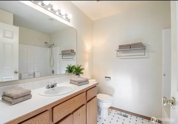 $449,950 | 808 13th Street Southeast, Unit E, Puyallup, WA 98372