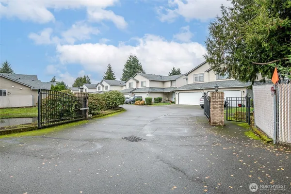 $449,950 | 808 13th Street Southeast, Unit E, Puyallup, WA 98372