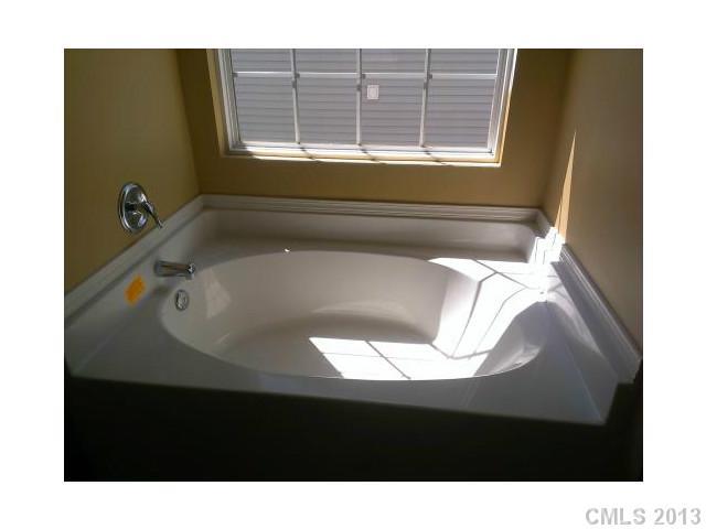 1419 Peachcroft Road Charlotte, NC 28216 - Photo 12 of 16 Gallery Image 12