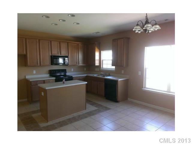 1419 Peachcroft Road Charlotte, NC 28216 - Photo 6 of 16 Gallery Image 6