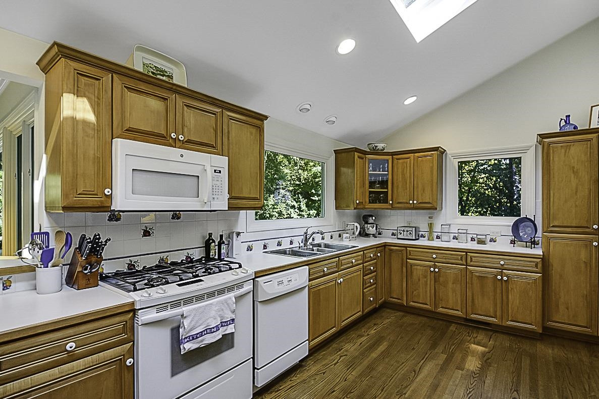 605 Compton Road Raleigh, NC 27609 - Photo 8 of 37 Gas Range