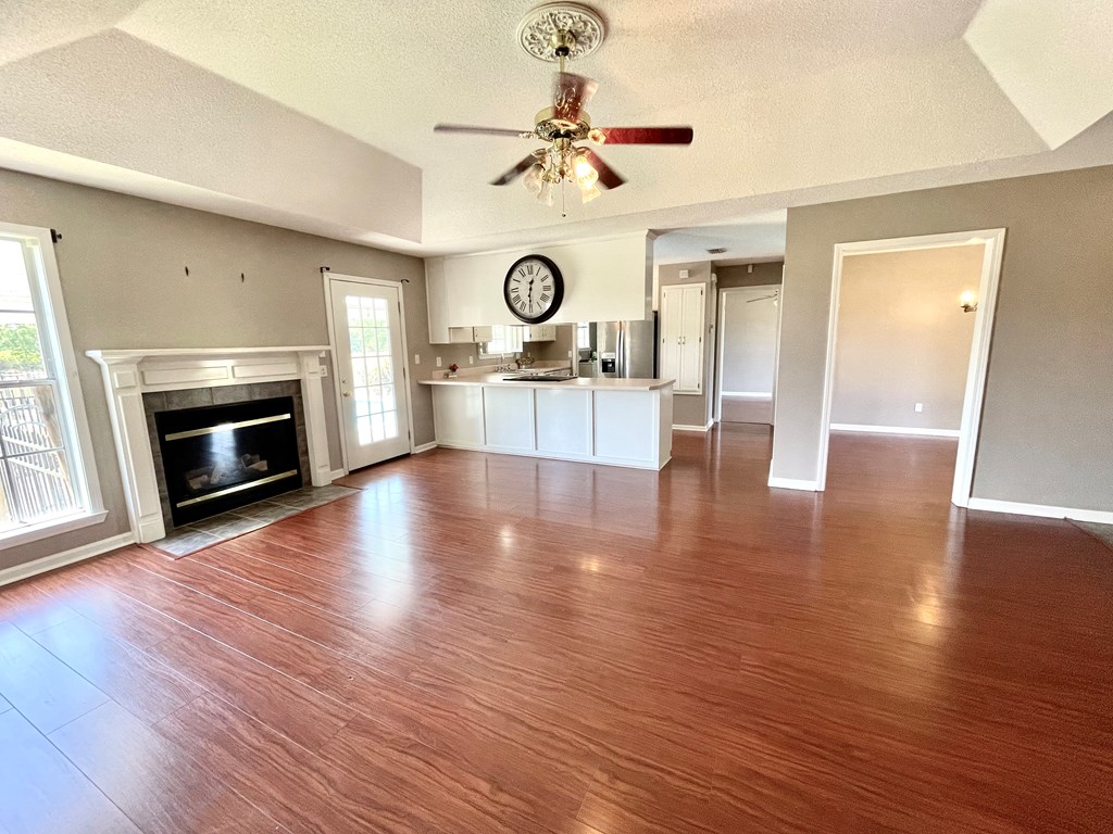 1592 Iris Road Dothan, AL 36301 - Photo 13 of 55 Family Room w Kitchen