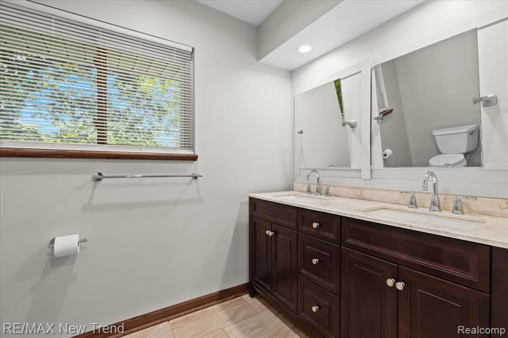 33266 Raphael Road Farmington Hills, MI 48336 - Photo 19 of 36