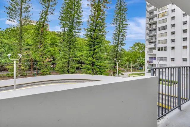 $480,000 | 2730 Northeast 183rd Street, Unit TH03, Aventura, FL 33160