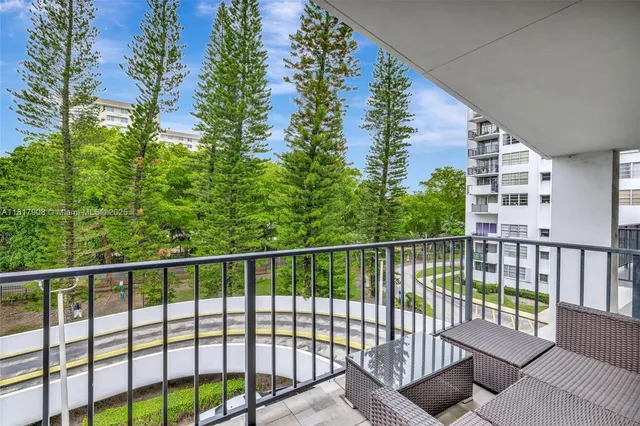 $480,000 | 2730 Northeast 183rd Street, Unit TH03, Aventura, FL 33160