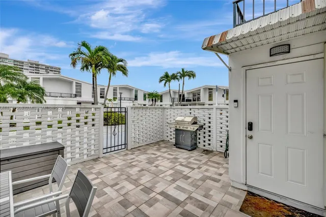 $480,000 | 2730 Northeast 183rd Street, Unit TH03, Aventura, FL 33160