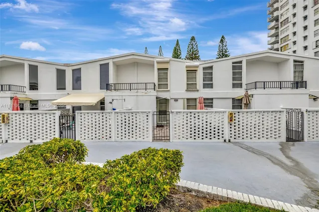 $480,000 | 2730 Northeast 183rd Street, Unit TH03, Aventura, FL 33160