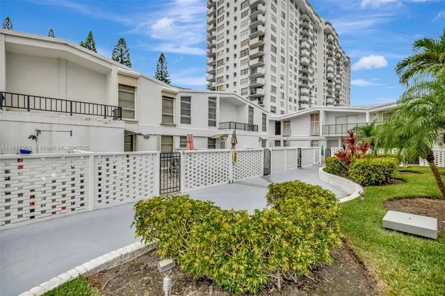 $480,000 | 2730 Northeast 183rd Street, Unit TH03, Aventura, FL 33160