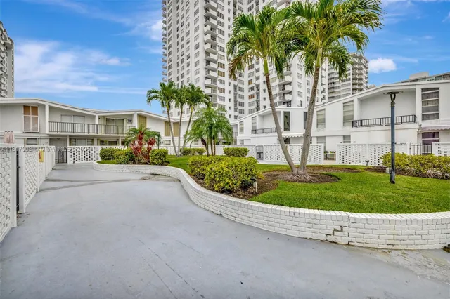 $480,000 | 2730 Northeast 183rd Street, Unit TH03, Aventura, FL 33160