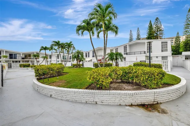 $480,000 | 2730 Northeast 183rd Street, Unit TH03, Aventura, FL 33160
