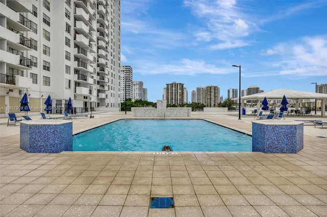$480,000 | 2730 Northeast 183rd Street, Unit TH03, Aventura, FL 33160