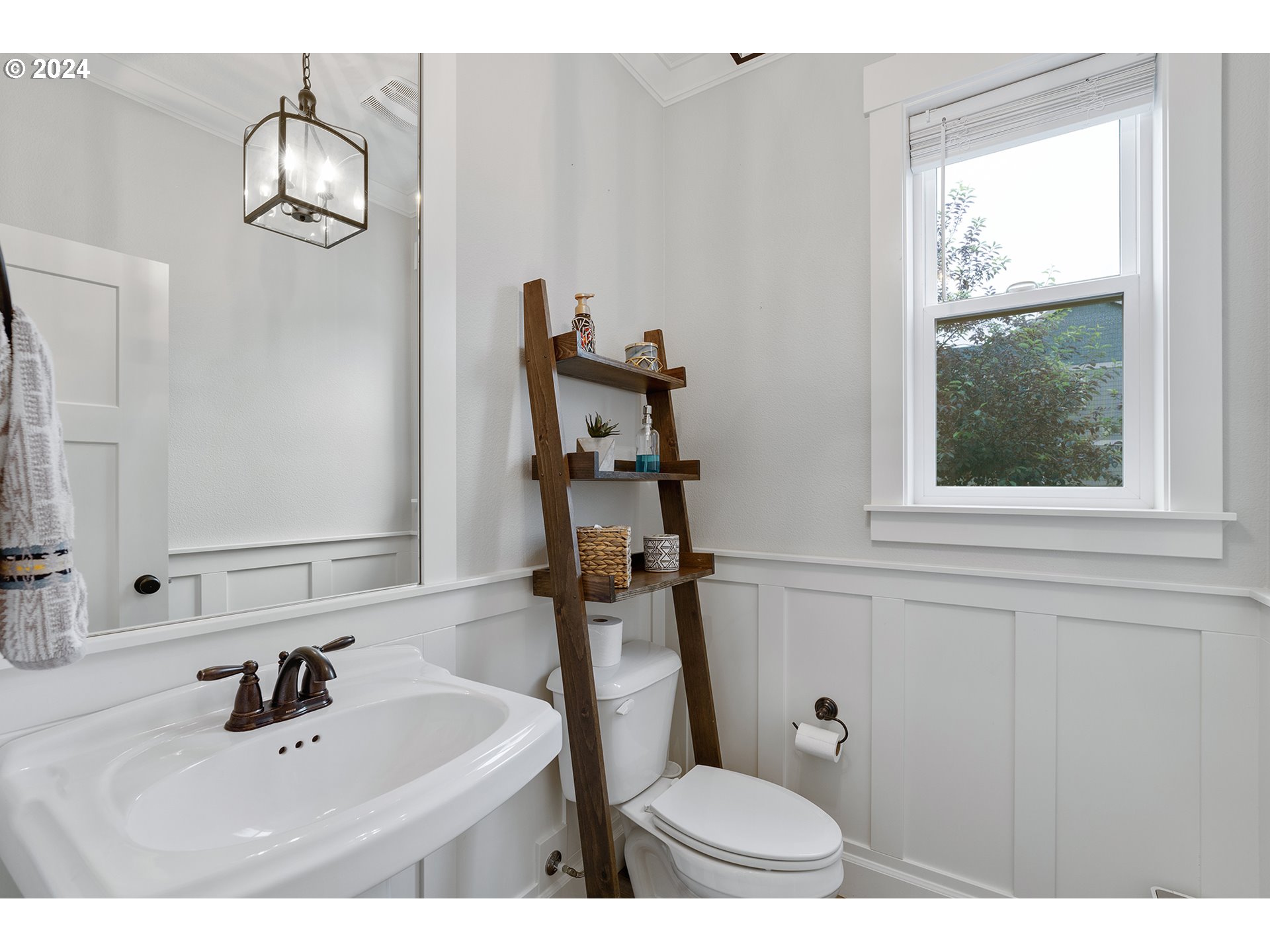 19705 Wheeler Farm Road Oregon City, OR 97045 - Photo 7 of 42 Bathroom