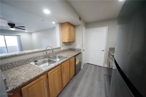 $1,250 | 5055 West Hacienda Avenue, Unit 1095, Las Vegas, NV 89118
