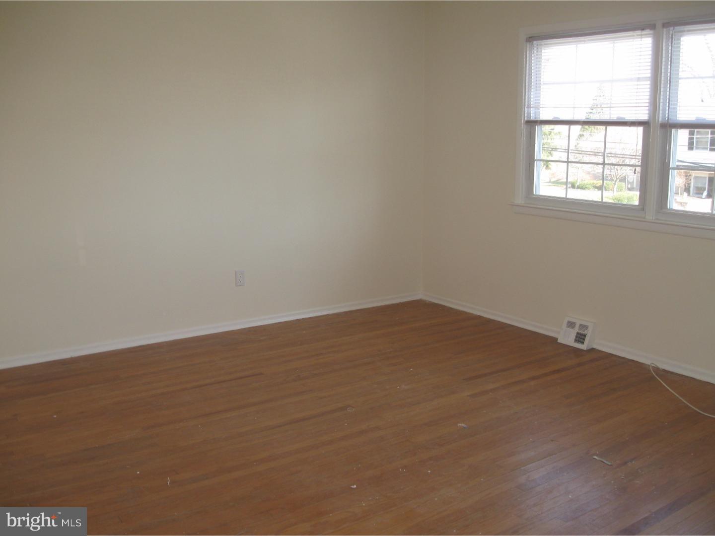 1387 Cushmore Road Southampton, PA 18966 - Photo 4 of 22 Living Room