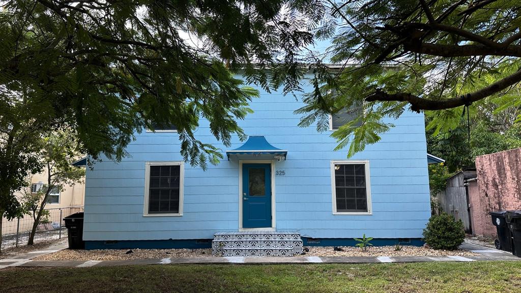 325 North Federal Highway, Unit 2 Lake Worth Beach, FL 33460 - Photo 9 of 10 a brick house with a yard plants and large tree