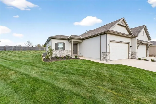 $499,900 | 25064 West 94th Terrace, Lenexa, KS 66227