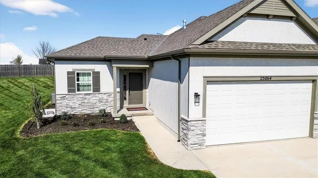 $499,900 | 25064 West 94th Terrace, Lenexa, KS 66227