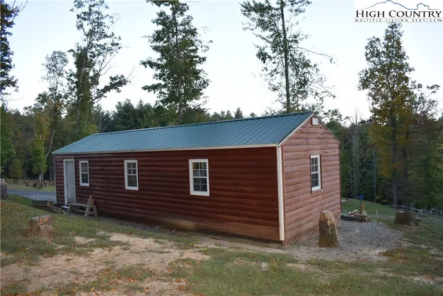 a view of a house with a backyard