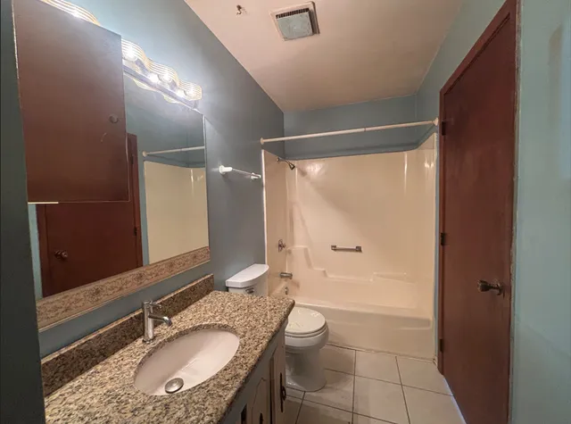 $199,900 | 204 Mill Stream Drive, Bolingbrook, IL 60440