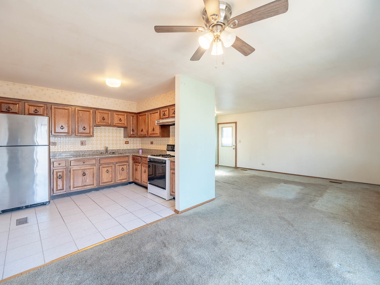 204 Mill Stream Drive Bolingbrook, IL 60440 - Photo 3 of 9 a view of a kitchen with electric appliances