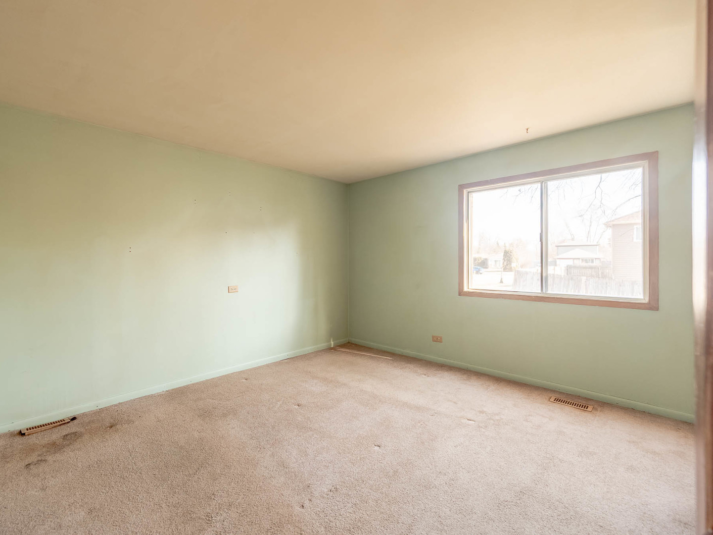 204 Mill Stream Drive Bolingbrook, IL 60440 - Photo 5 of 9 an empty room with a window