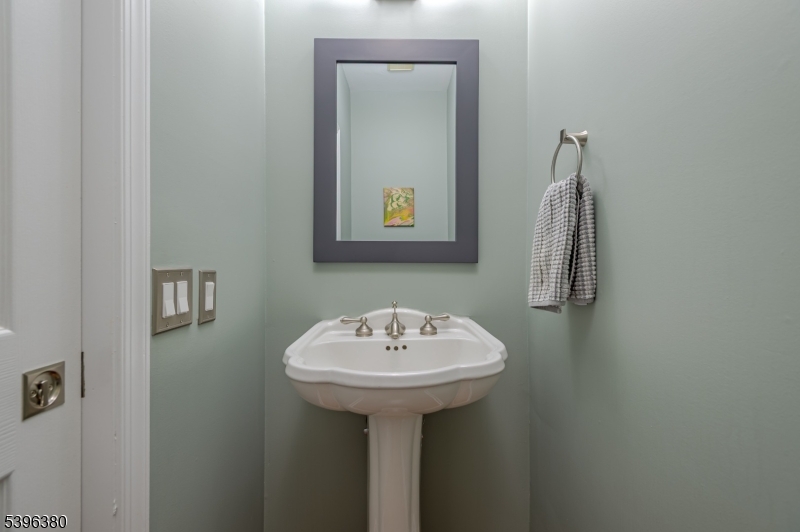 7 Riga Court Scotch Plains, NJ 07076 - Photo 10 of 26