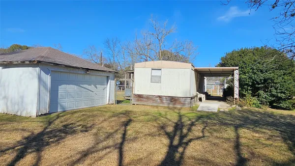 $129,999 | 502 South Pine Circle, Pinehurst, TX 77362