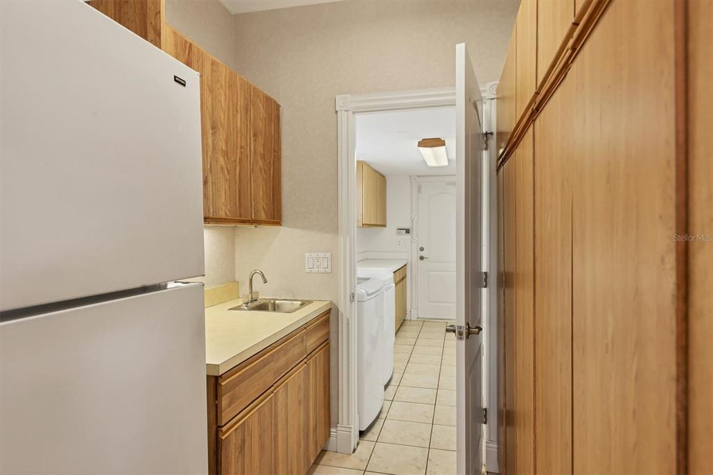 133 Inlets Boulevard, Unit 133 Nokomis, FL 34275 - Photo 29 of 63 a bathroom with a sink a mirror and a bathtub