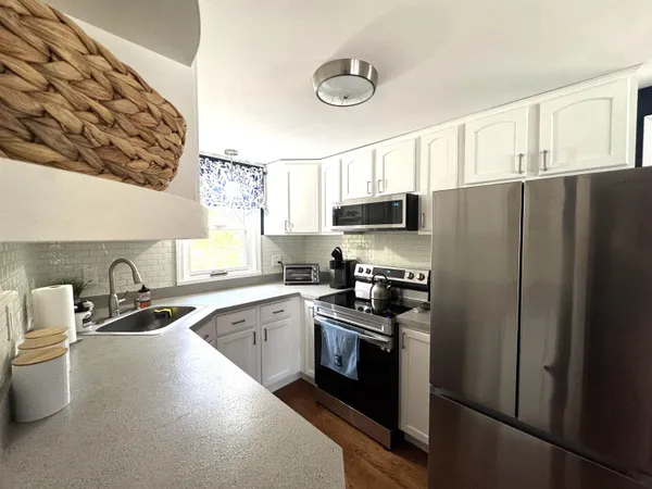 $379,900 | 10 Circle Drive, Barnstead, NH 03225