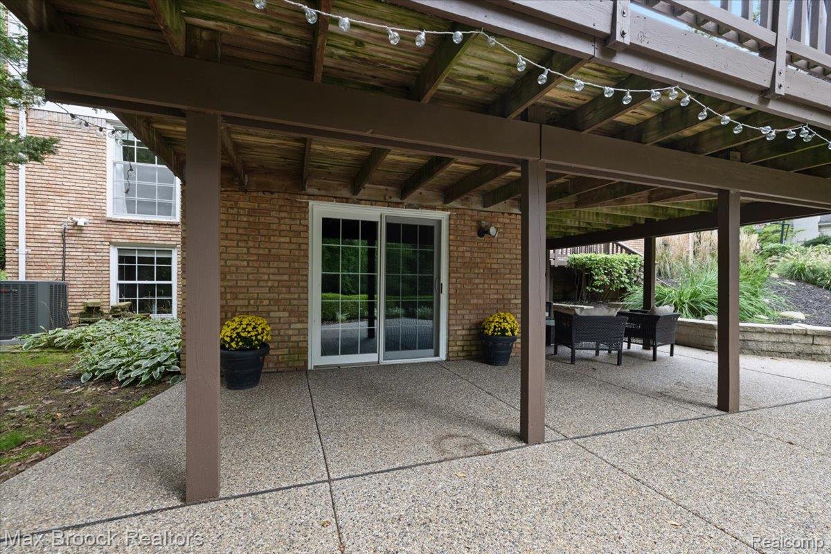 545 Whitehall Road Bloomfield Hills, MI 48304 - Photo 33 of 41 Walkout to Aggregate Patio
