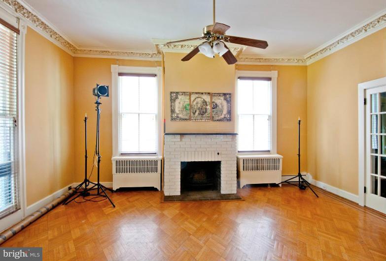 4135 Roland Avenue Baltimore, MD 21211 - Photo 3 of 21 Living Room
